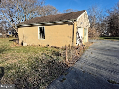 10167 Winchester Ave, Bunker Hill, WV 25413 - photo 6