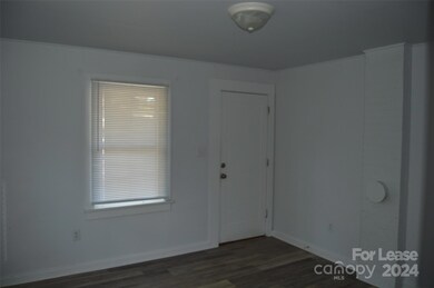 517 S Elm St, Statesville, NC 28677 - photo 4