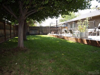 1404 SW 28th St, Redmond, OR 97756 - photo 4