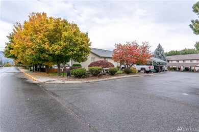 667 4th St NE unit M102, East Wenatchee, WA 98802 - photo 2