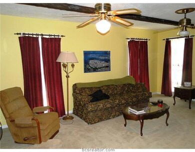 1215 S Ridgefield Cir, College Station, TX 77840 - photo 2