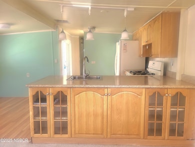 185 kitchen1
