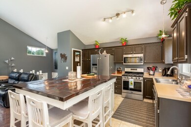 1127 North Vista Lane-6