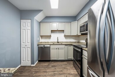 7614 Jordon Hollow Ct, Manassas, VA 20109 - photo 6