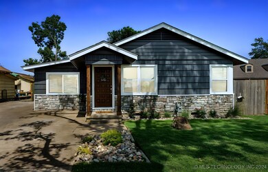 704 E Mayberry Ave, Claremore, OK 74017 - photo 2