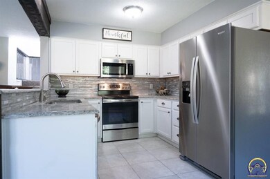 3705 SW Nottingham Rd, Topeka, KS 66610 - photo 6