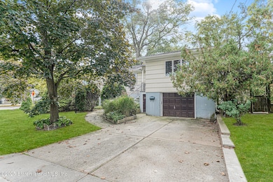 382 Edgegrove Ave, Staten Island, NY 10312 - photo 2