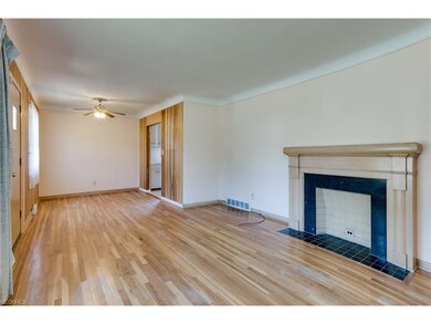 Versatile space for dining room and living room co