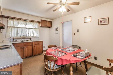 2417 Laurel Rd, Reading, PA 19609 - photo 7