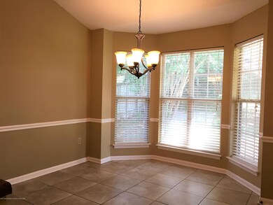 Eat-in Kitchen w/ Bay Window