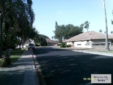 813 Marilyn Jane Dr, Alamo, TX 78516 - photo 2