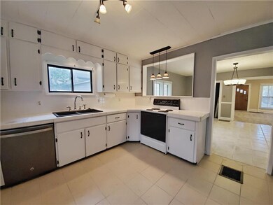 413 E Nichols St, Spring Hill, KS 66083 - photo 6