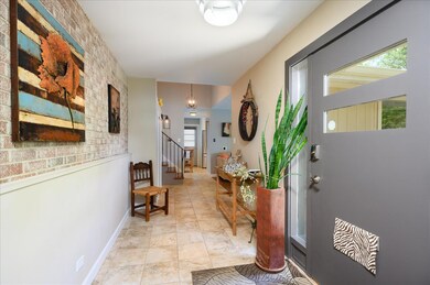 207 S Poplar Ave, Elmhurst, IL 60126 - photo 5