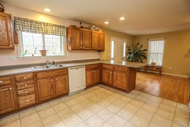 77 Ayers Cove Dr, Barrington, NH 03825 - photo 3