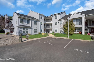621 Waters Edge Dr unit 21, Toms River, NJ 08753 - photo 2