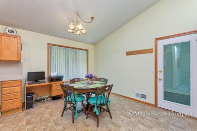 07 Dining Area