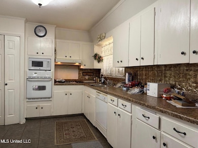 1036 Briarfield Rd, Jackson, MS 39211 - photo 6