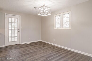 8214 Sealston Dr, Louisville, KY 40228 - photo 7