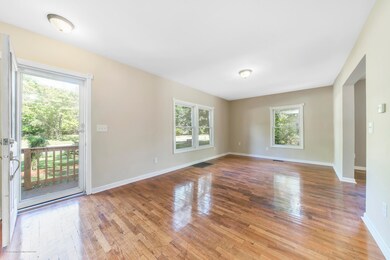 1827-W-Holmes-Lansing-MI-windowstill-6