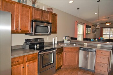 1121 J Ave NW, Cedar Rapids, IA 52405 - photo 2