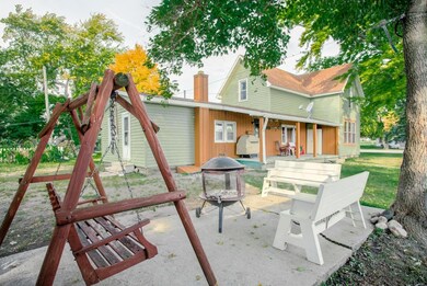 707 E Walnut St, Chalmers, IN 47929 - photo 4