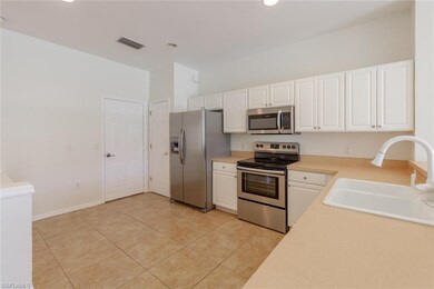 1005 Hampton Cir unit 125, Naples, FL 34105 - photo 3