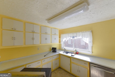 3049 Cloverhurst Dr, Atlanta, GA 30344 - photo 3