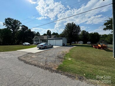 6220 Four Knights Ln, Clover, SC 29710 - photo 5
