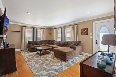 903 Riverside Dr, Methuen, MA 01844 - photo 2