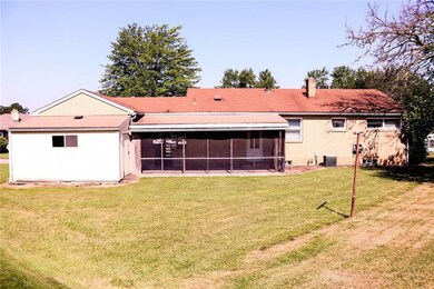 24'x9' covered & screened-in patio that allows you