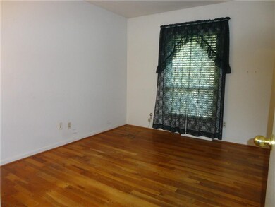 1502 Crescent Dr, Columbus, IN 47203 - photo 3