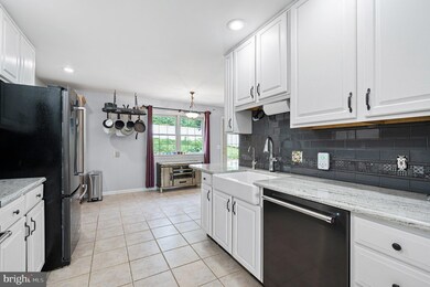 301 W Charlotte St, Millersville, PA 17551 - photo 4