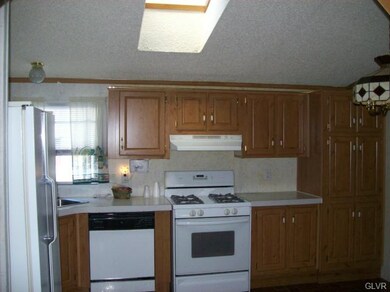 255 Pine Cir, Walnutport, PA 18088 - photo 3