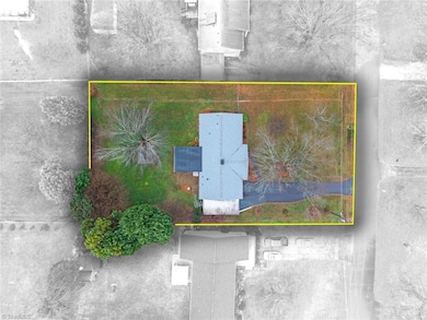 6070 Blue Bonnet Ln, Winston Salem, NC 27103 - photo 2