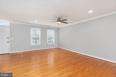 10606 Alison Dr, Burke, VA 22015 - photo 4