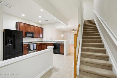 11-web-or-mls-Roundleaf Dr-011