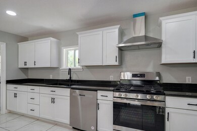 116 E Hadley St-11