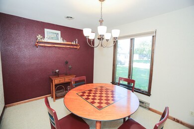 260 Crestwood Dr, Lincoln, IL 62656 - photo 7