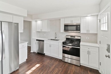 3505 Chestnut Dr, Hazel Crest, IL 60429 - photo 2