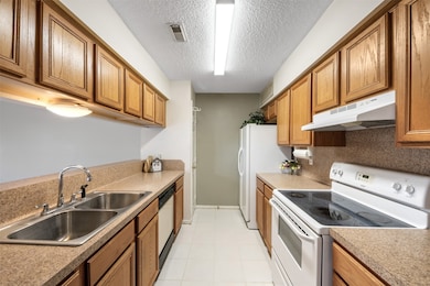 6701 Sands Point Dr unit 61, Houston, TX 77074 - photo 5