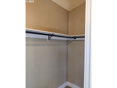 1048 SW Clawson Cir, Troutdale, OR 97060 - photo 4