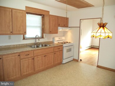 22 W Woodcrest Ave, Maple Shade, NJ 08052 - photo 2