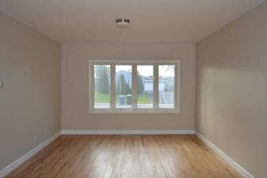 925 Berkley St, Carpentersville, IL 60110 - photo 7