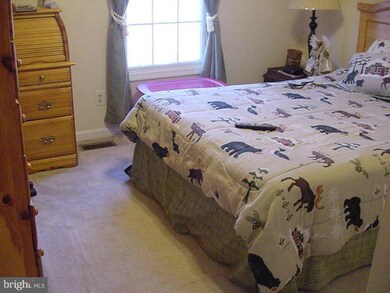 2890 Chevoit Hill Ct, Woodbridge, VA 22191 - photo 7