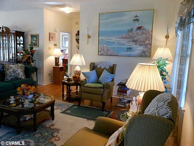 Den/Family/Great Room - very friendly family room