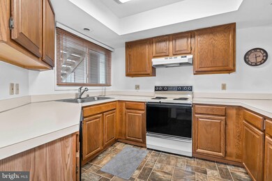 204 Michelle Ct unit 100, Newark, DE 19711 - photo 4