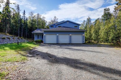 Like New Hillside Home-Private Setting