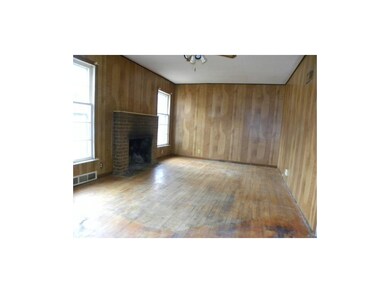 Bright, big living area w/ fireplace