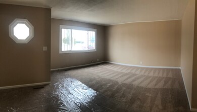 71 Sparrow Rd, Carpentersville, IL 60110 - photo 5