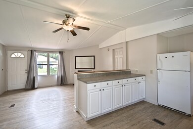 Kitchen / Living Area